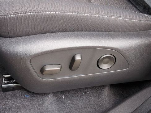 New 2026 Chevrolet Traverse LT w/ Sun and Wheel Package FWD image 16