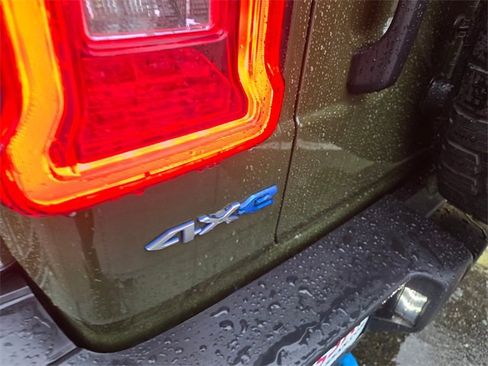 Used 2022 Jeep Wrangler Unlimited Sahara w/ Cold Weather Group image 13