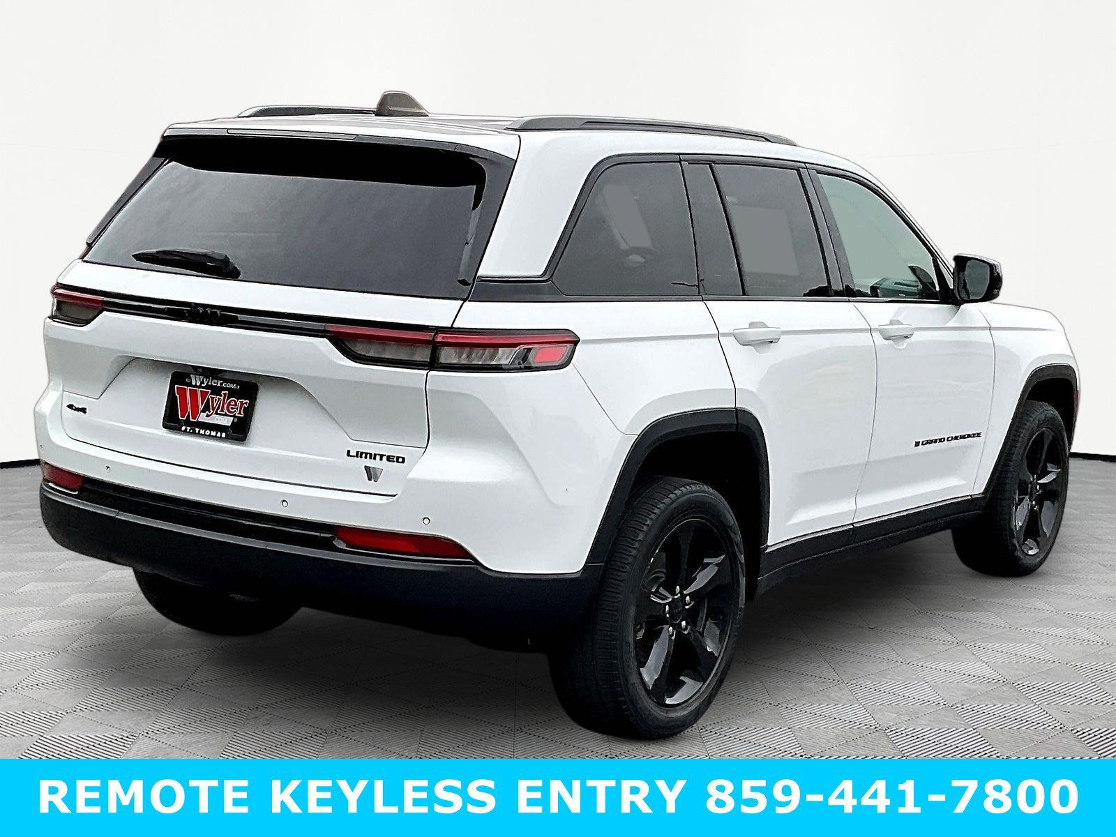 Used 2023 Jeep Grand Cherokee Limited w/ Black Appearance Package AWD/4WD image 6