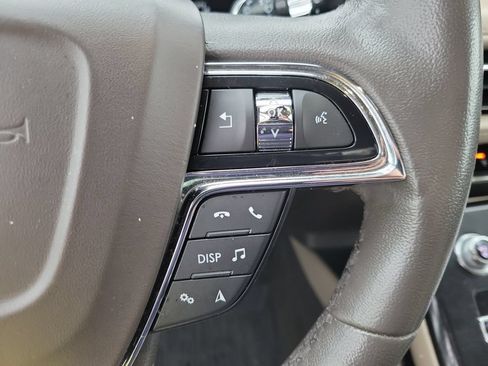 Used 2022 Lincoln Nautilus AWD w/ Premium Package image 23
