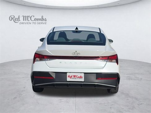 Certified 2024 Hyundai Elantra SE FWD image 5