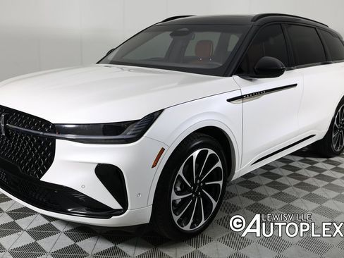 Used 2024 Lincoln Nautilus Black Label image 9