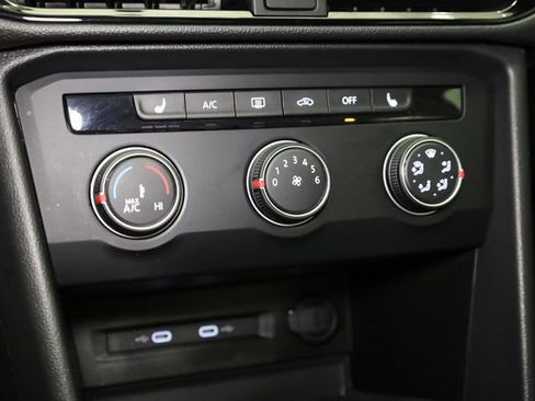 Used 2022 Volkswagen Taos SE image 22