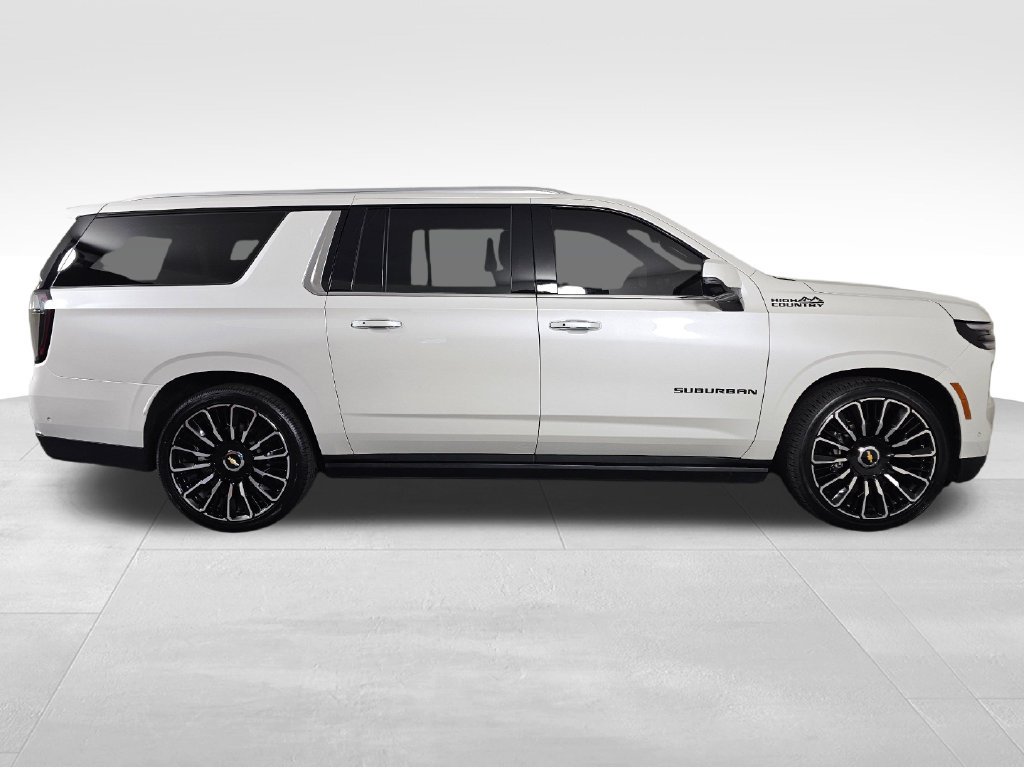 Used 2025 Chevrolet Suburban High Country AWD/4WD image 8