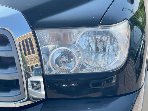 Used 2011 Toyota Sequoia Platinum AWD/4WD image 34