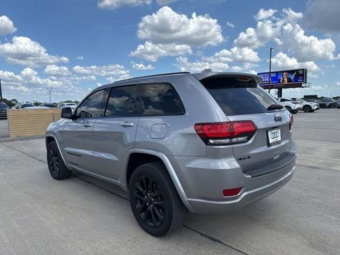 Used 2021 Jeep Grand Cherokee Laredo X AWD/4WD image 5