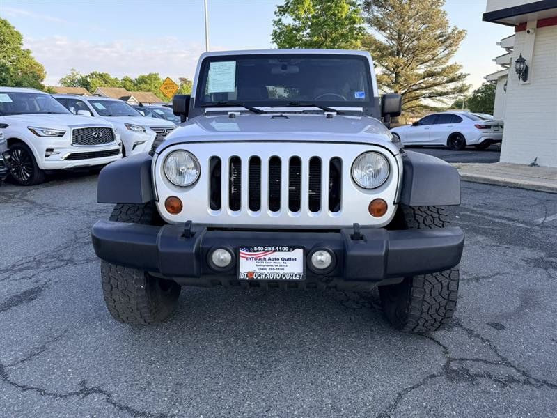 Used 2012 Jeep Wrangler Unlimited Rubicon w/ Max Tow Pkg AWD/4WD image 3