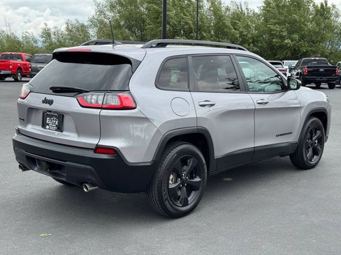 Used 2022 Jeep Cherokee Latitude Lux w/ Sun & Sound Group AWD/4WD image 8