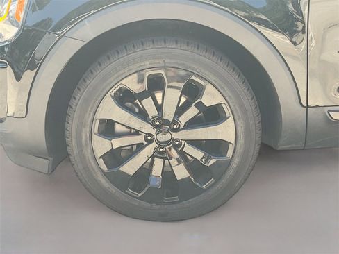 Used 2022 Kia Telluride SX w/ SX Prestige Package image 34