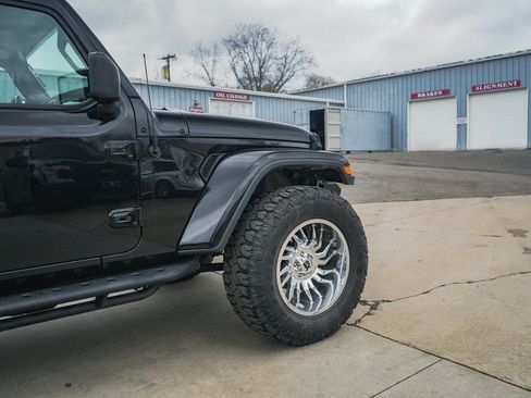 Used 2020 Jeep Wrangler Unlimited Sahara image 29