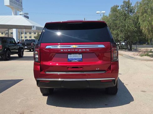 Used 2024 Chevrolet Suburban LT w/ LT Signature Package RWD image 7
