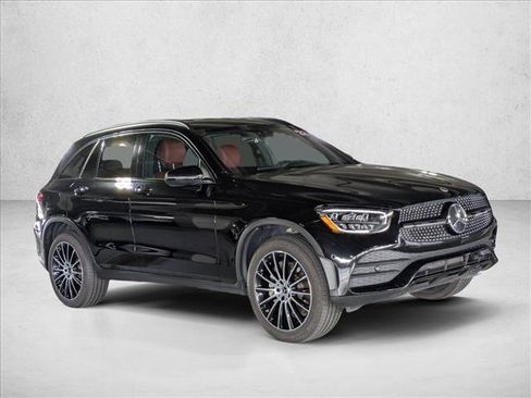 Used 2022 Mercedes-Benz GLC 300 image 2
