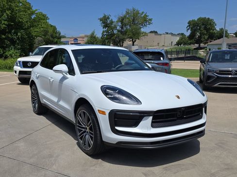 Used 2025 Porsche Macan AWD/4WD image 9