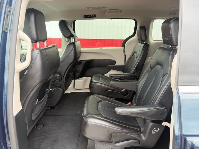 Used 2024 Chrysler Pacifica Touring-L FWD image 39