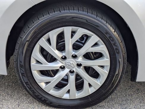 Used 2017 Toyota Corolla LE image 23