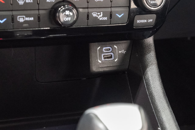 Used 2025 Jeep Compass Latitude w/ Sun & Sound Group AWD/4WD image 23