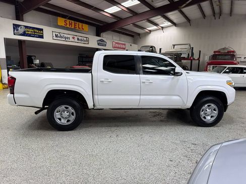 Used 2023 Toyota Tacoma SR w/ SR Convenience Package RWD image 9