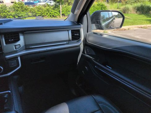Used 2024 Ford Expedition XLT RWD image 17