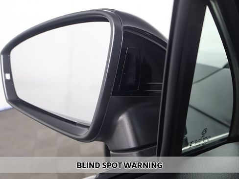 Used 2023 Volkswagen Tiguan SE FWD image 4