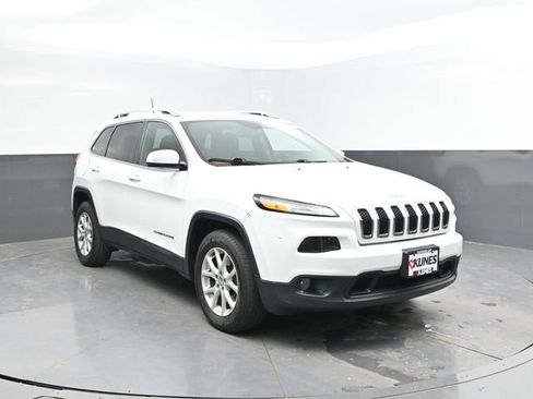 Used 2016 Jeep Cherokee Latitude w/ Safety/Convenience Group AWD/4WD image 5