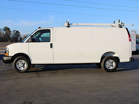 Used 2025 Chevrolet Express 2500 Extended w/ Communications Package image 6