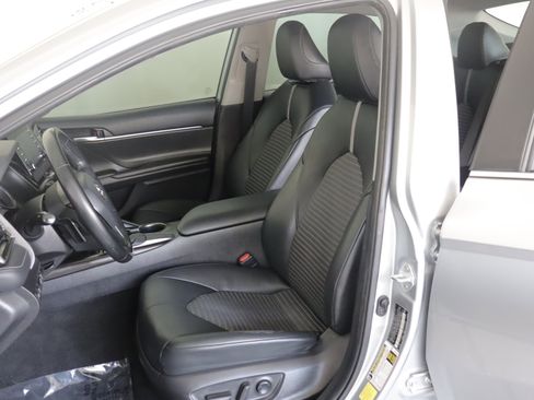 Used 2021 Toyota Camry SE w/ Convenience Package image 7