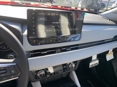 New 2025 Mitsubishi Outlander SE image 16