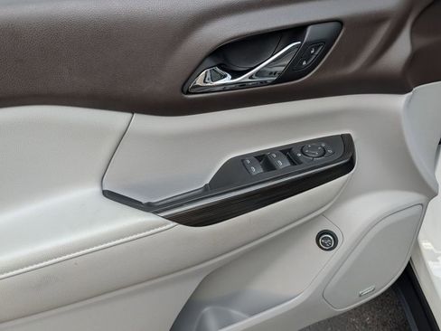 Used 2017 GMC Acadia SLT image 14