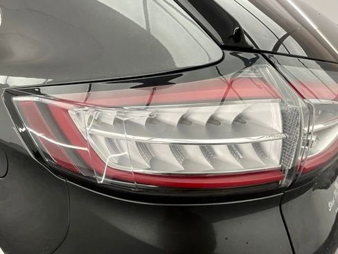 Used 2018 Ford Edge SEL image 18