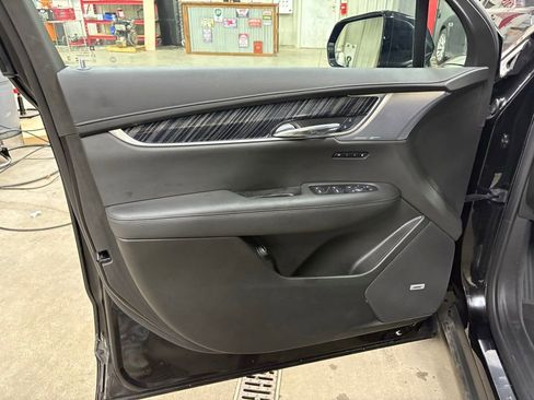 Used 2025 Cadillac XT6 Premium Luxury AWD/4WD image 9