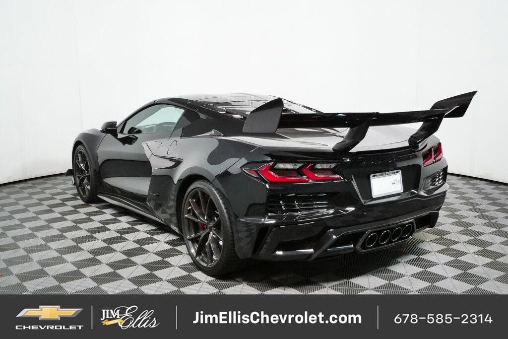 Used 2027 Chevrolet Corvette ZR1 w/ ZR1 Carbon Fiber Aero Package RWD image 30