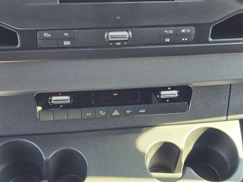 Used 2024 Mercedes-Benz Sprinter 2500 image 32