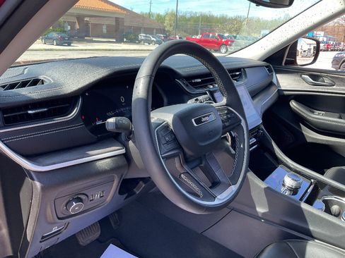 Used 2023 Jeep Grand Cherokee L Limited image 10