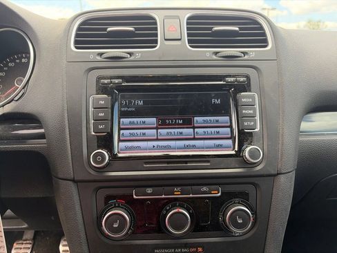 Used 2013 Volkswagen Golf 4-Door FWD image 11