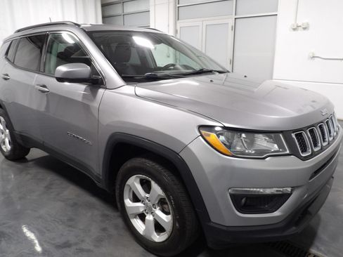 Used 2018 Jeep Compass Latitude w/ Popular Equipment Group AWD/4WD image 2