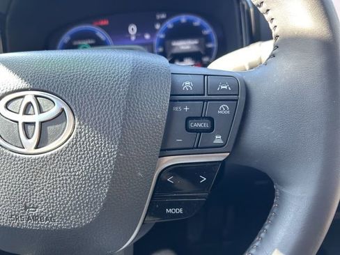 Used 2025 Toyota Camry XLE w/ Premium Plus Package image 21