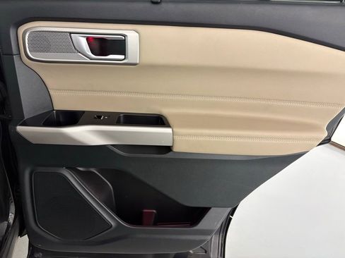 Used 2023 Ford Explorer Limited image 40