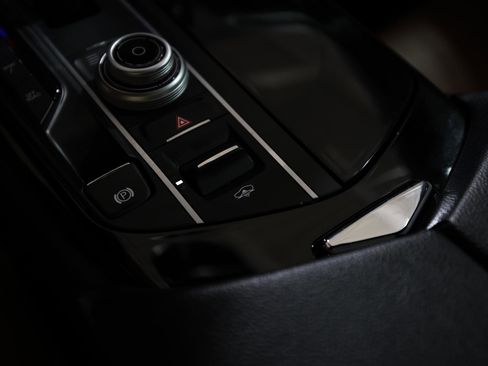 Used 2018 Maserati Levante image 22