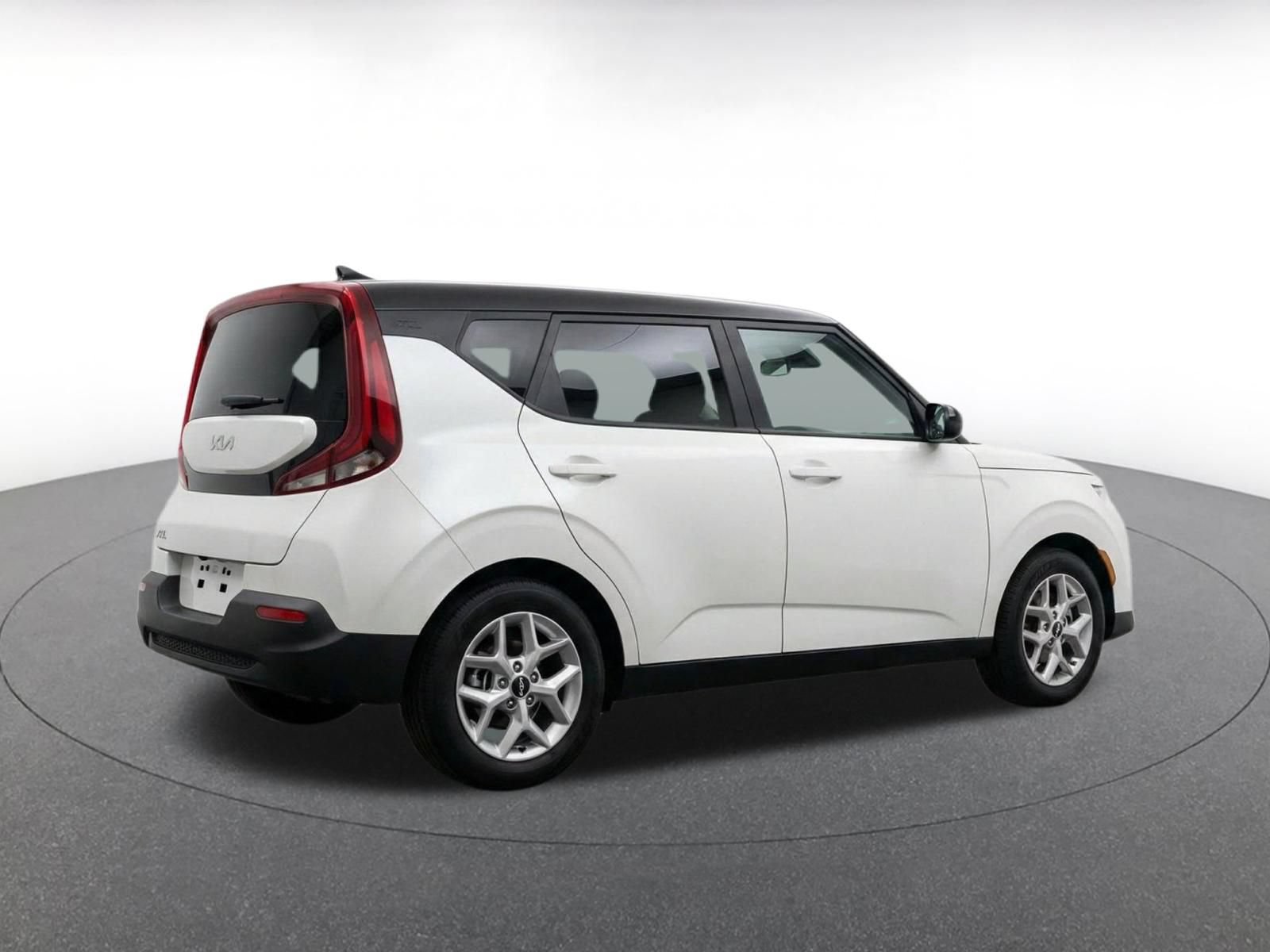Used 2025 Kia Soul LX w/ LX Technology Package FWD image 10