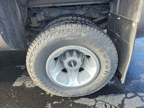 Used 2011 GMC Sierra 3500 SLT w/ SLT Convenience Package image 89