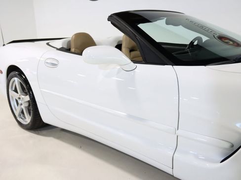 Used 2004 Chevrolet Corvette w/ Preferred Equipment Group image 9