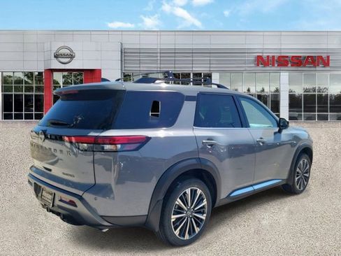 New 2026 Nissan Pathfinder Platinum FWD image 2