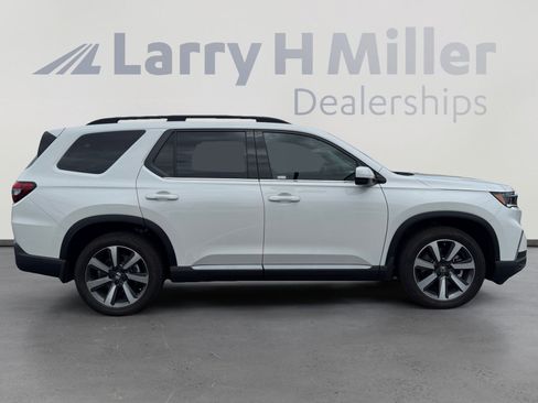 Used 2024 Honda Pilot Touring image 6
