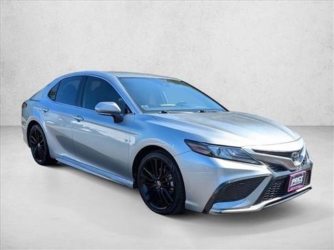 Used 2023 Toyota Camry XSE image 3