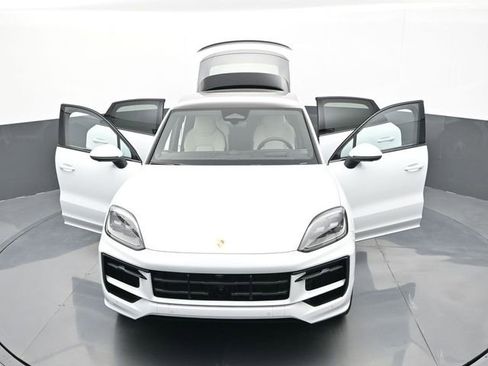 New 2026 Porsche Cayenne E-Hybrid Coupe AWD/4WD image 32