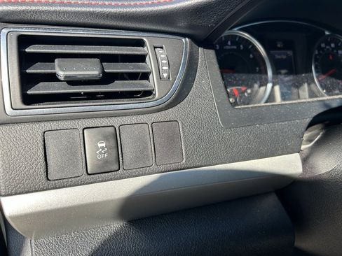 Used 2017 Toyota Camry SE image 13