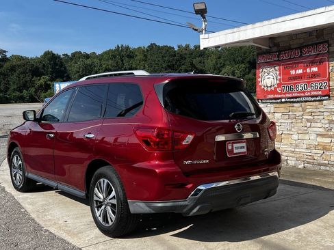 Used 2017 Nissan Pathfinder SV AWD/4WD image 4