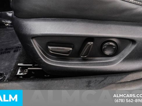 Used 2025 Toyota Camry SE image 30