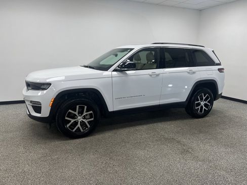 Used 2024 Jeep Grand Cherokee Limited image 20