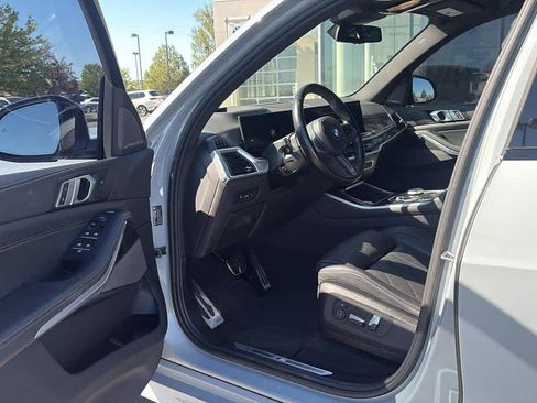 Used 2024 BMW X5 xDrive40i w/ M Sport Package AWD/4WD image 11